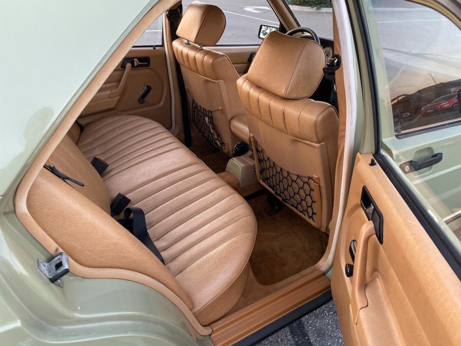 Интерьер Mercedes-Benz 190 D (W124) 1984 года  (NA) (фото 107 из 240)